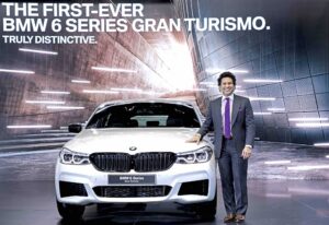 Il futuro erede di Sachin? E poi… tutto è cambiato. Ora gira in BMW con la nuova fidanzata