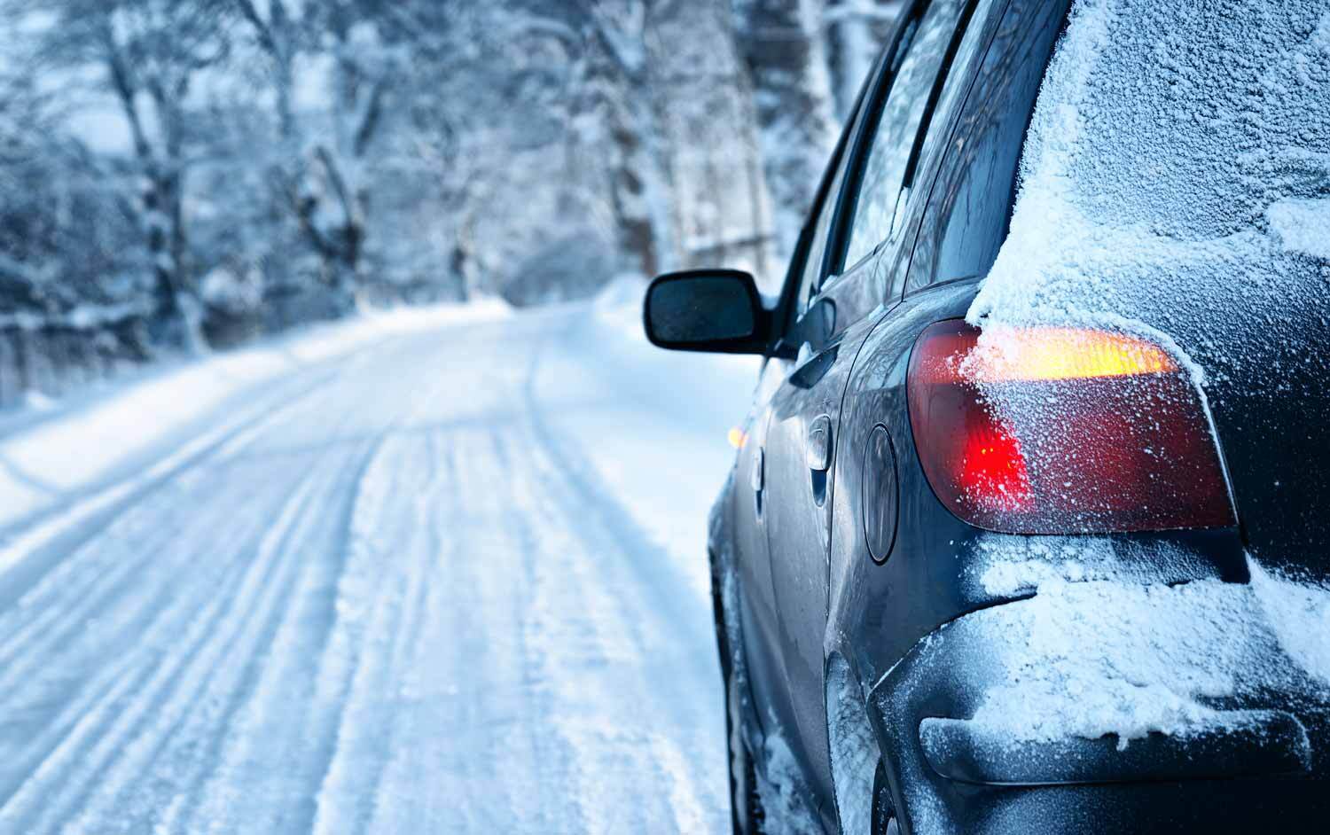 Come guidare con la neve: manuale completo, pratico e sicuro Come guidare con la neve: manuale completo, pratico e sicuro
