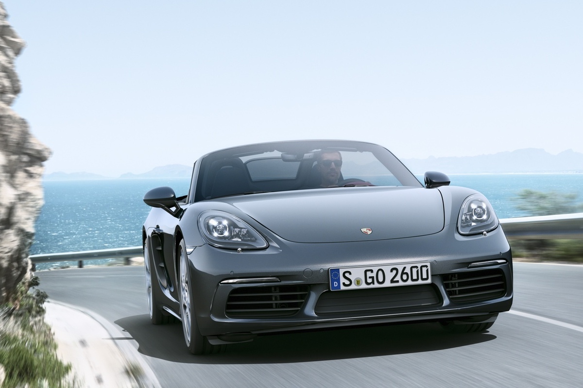 Porsche cambia rotta: 718 Boxster e Cayman resteranno anche a benzina, K1 non più solo elettrico