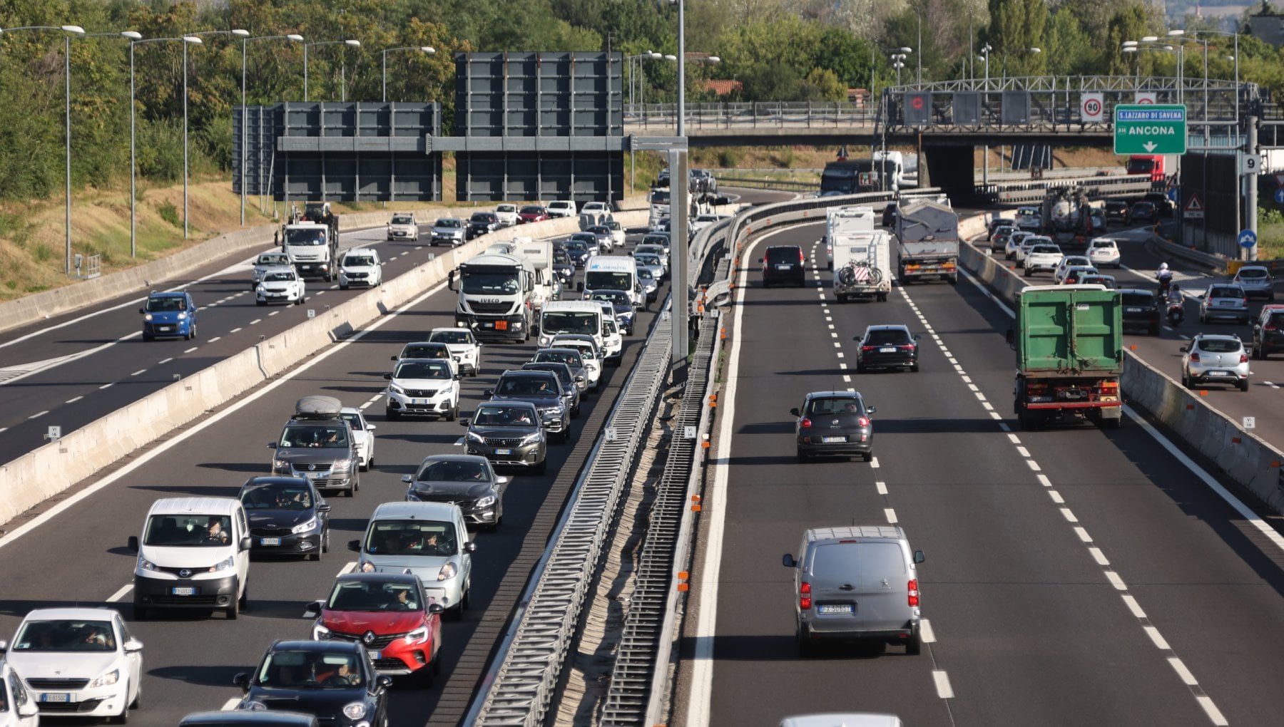 Guida sicura in autostrada: consigli pratici per viaggiare senza rischi