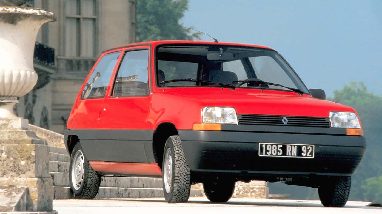 Renault 5: storia, scheda tecnica e confronto tra tutte le generazioni