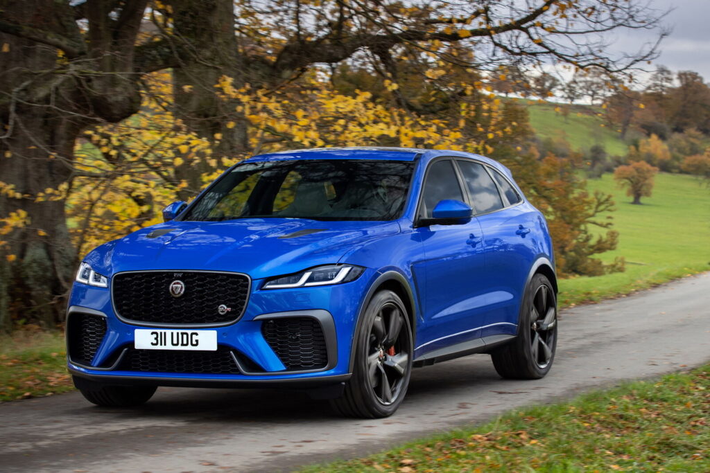 Jaguar dice addio ai motori termici: l’ultima F-Pace esce da Solihull e finisce in museo