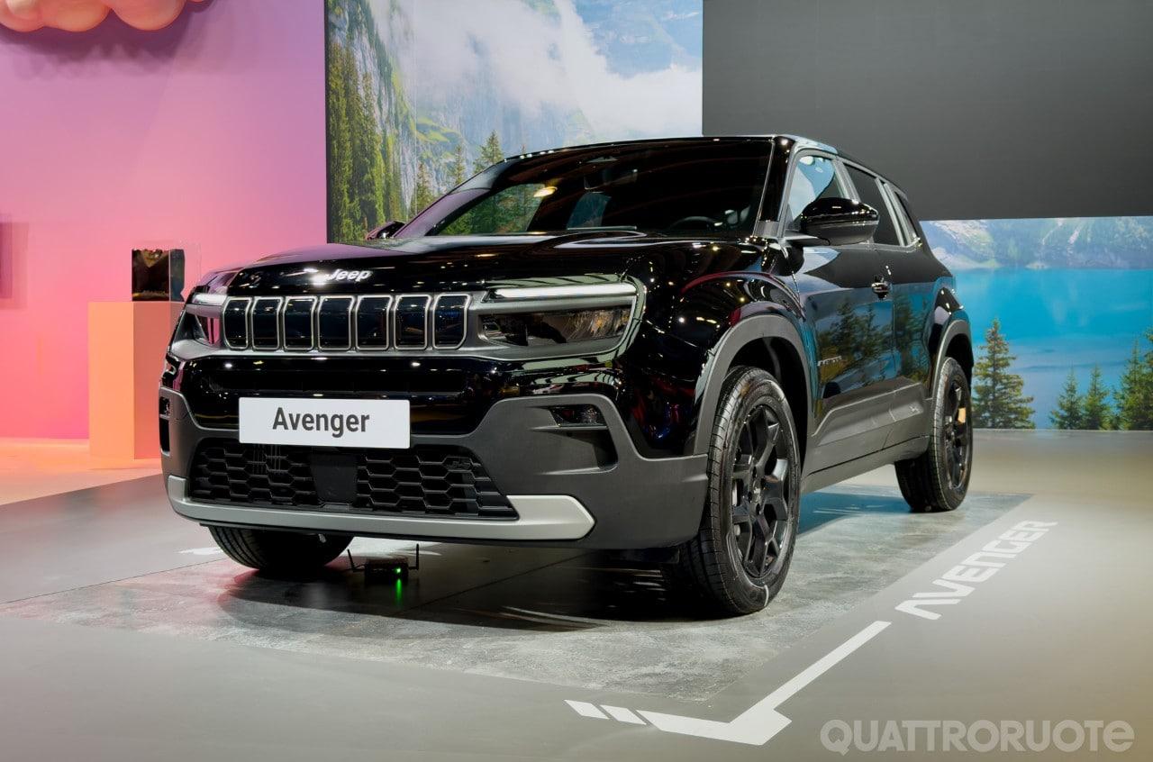 Jeep Avenger 2026: restyling, nuova griglia LED e motori